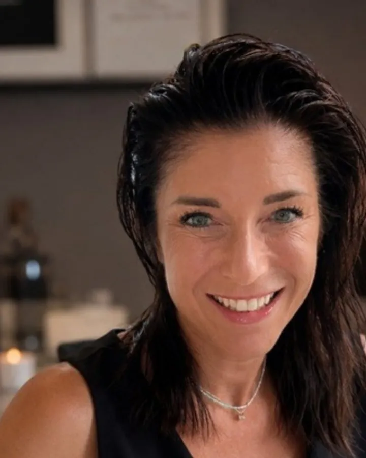 Stephanie van Beauty Plan aan haar bureau